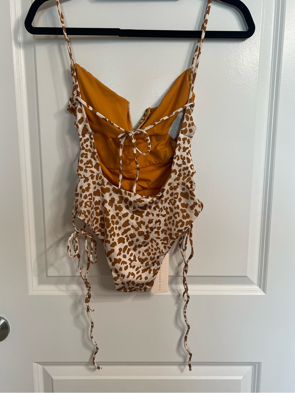 NWT Sun Becomes Her Animal Print Cut Out Swimsuit One Piece Size M - Picture 3 of 9